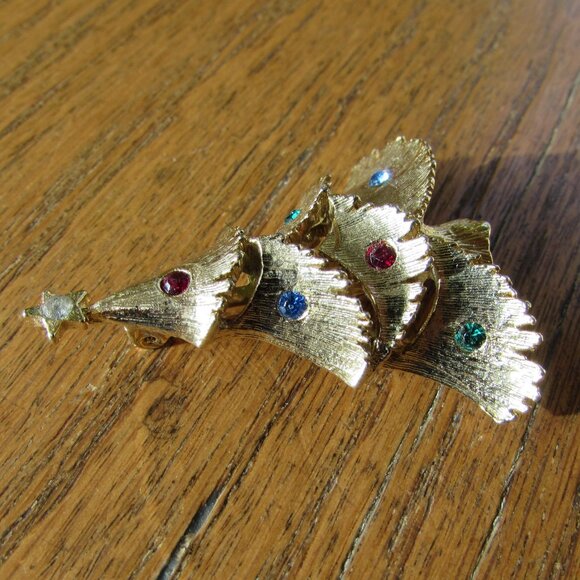 Vintage 1960s JJ (The Jonette Jewelry Company) Christmas Tree Pin - Picture 14 of 15